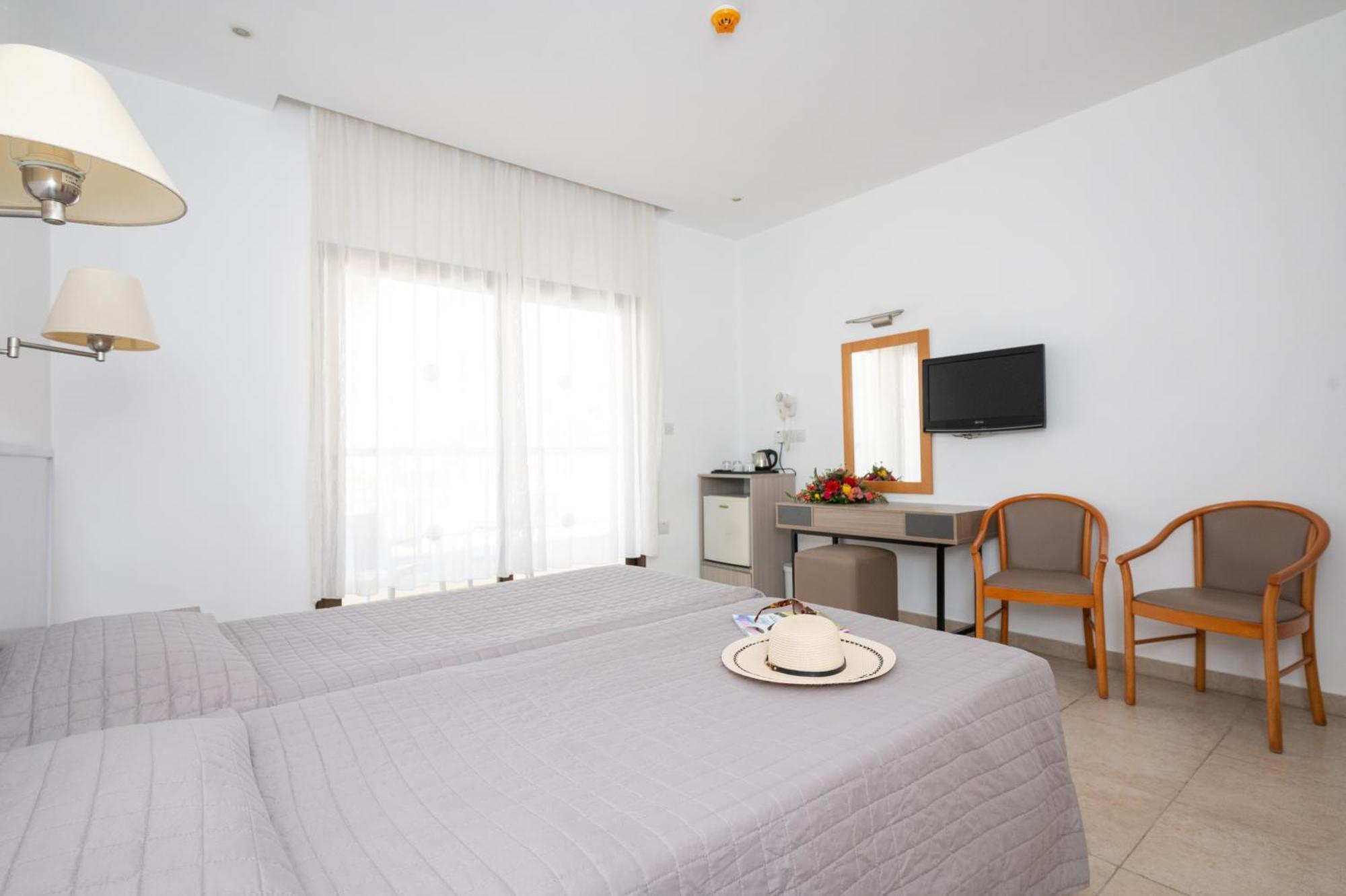 New Famagusta Hotel & Suites Ayia Napa Exterior foto