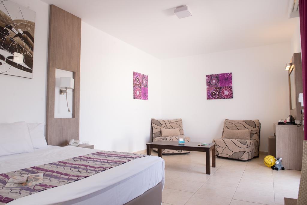 New Famagusta Hotel & Suites Ayia Napa Habitación foto